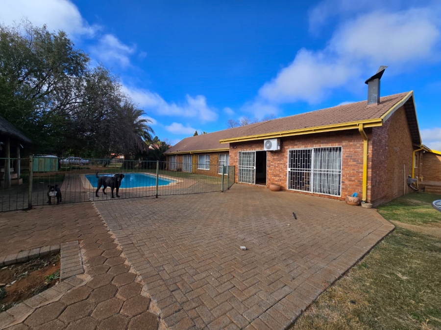 4 Bedroom Property for Sale in Universitas Ridge Free State